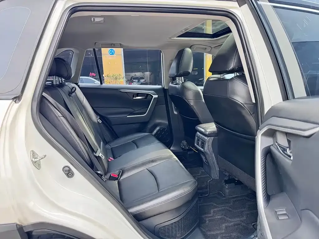 Toyota RAV4 2021 из CN, фото 2