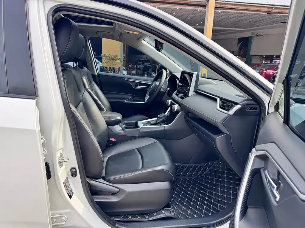 Toyota RAV4 2021 из CN, фото 4
