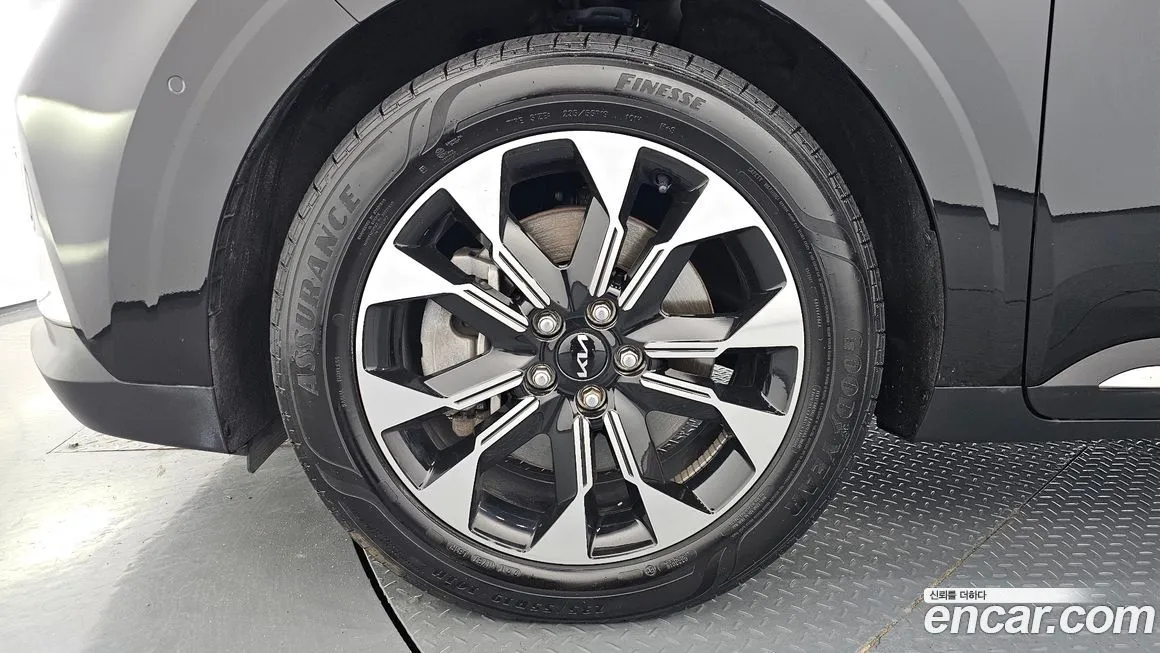 Kia Carnival — фото 10