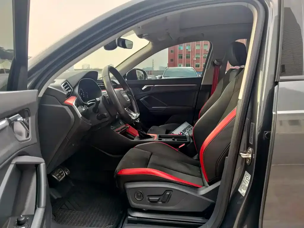 Audi Q3 2021 из CN, фото 7