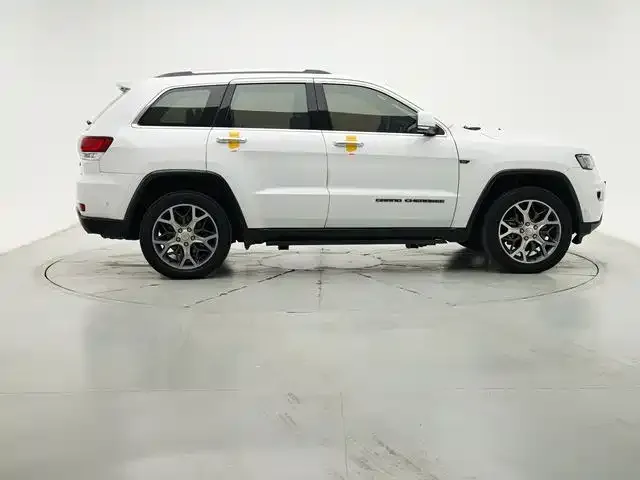 Jeep Grand Cherokee (Import) 2022 из CN, фото 2