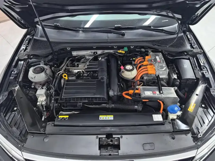 Volkswagen Magotan GTE PHEV 2021 из CN, фото 10