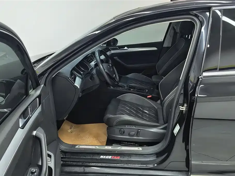 Volkswagen Magotan GTE PHEV 2021 из CN, фото 9