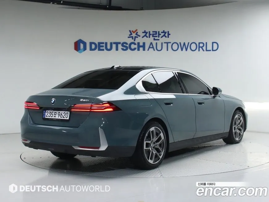 BMW 5-Series 2024 из KR, фото 4