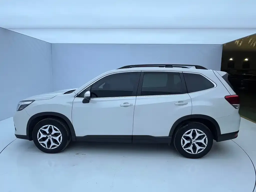 Subaru Forester — фото 8