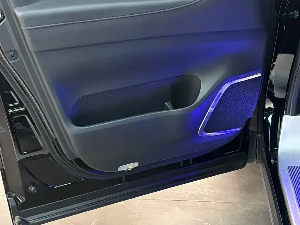 Toyota Vellfire 2023 из CN, фото 8