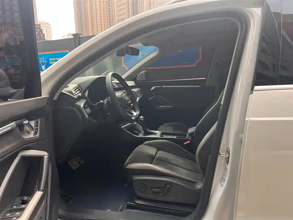 Audi Q3 2021 из CN, фото 7
