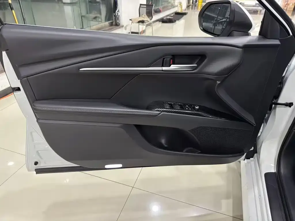 Toyota Camry 2024 из CN, фото 2