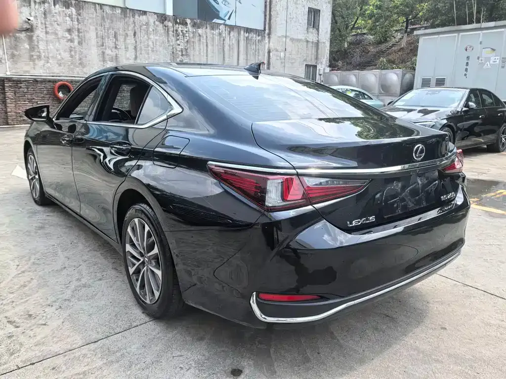 Lexus ES — фото 9