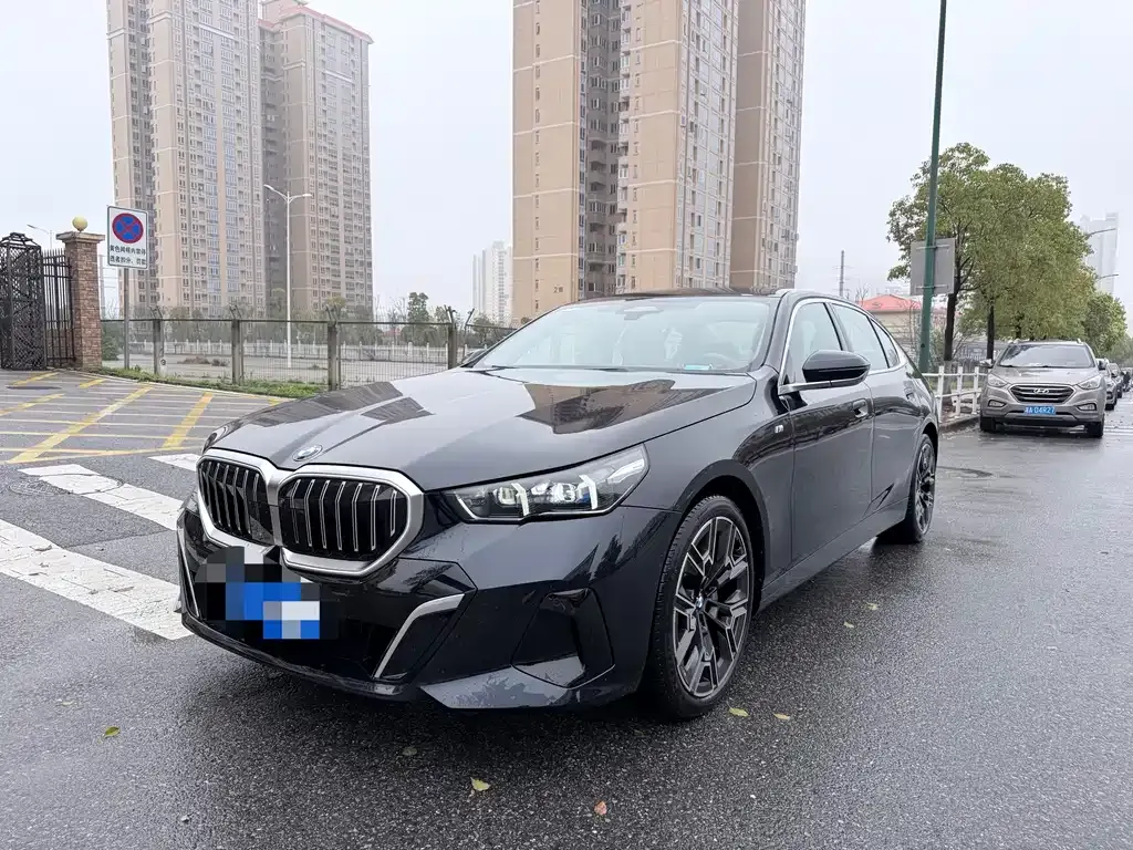 BMW 5 Series 2025 из CN, фото 1