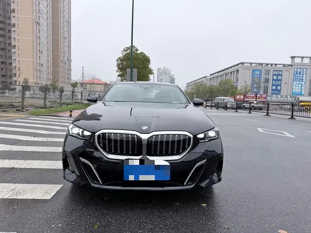 BMW 5 Series 2025 из CN, фото 8