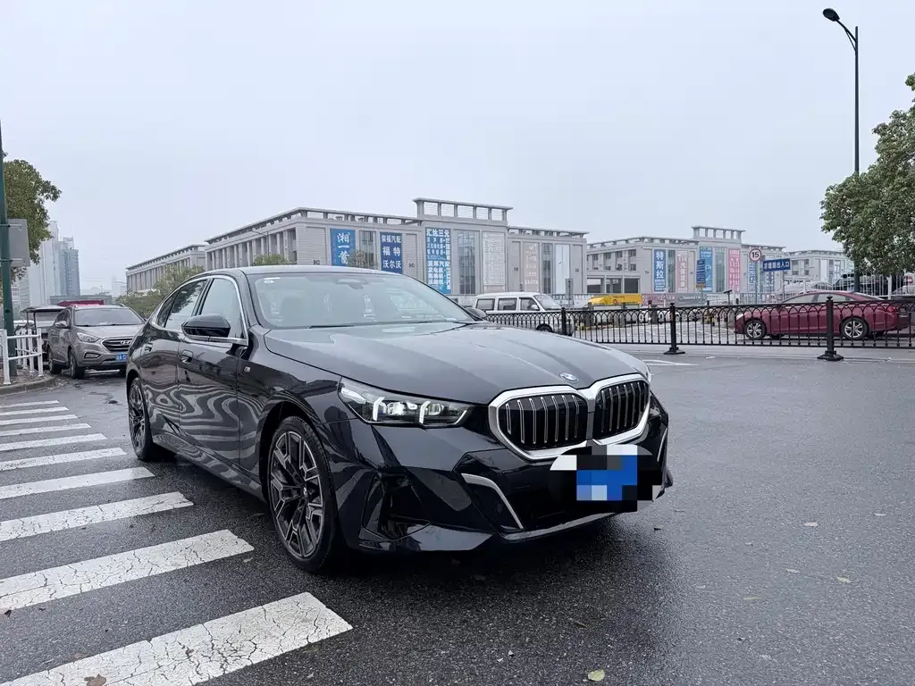 BMW 5 Series 2025 из CN, фото 4