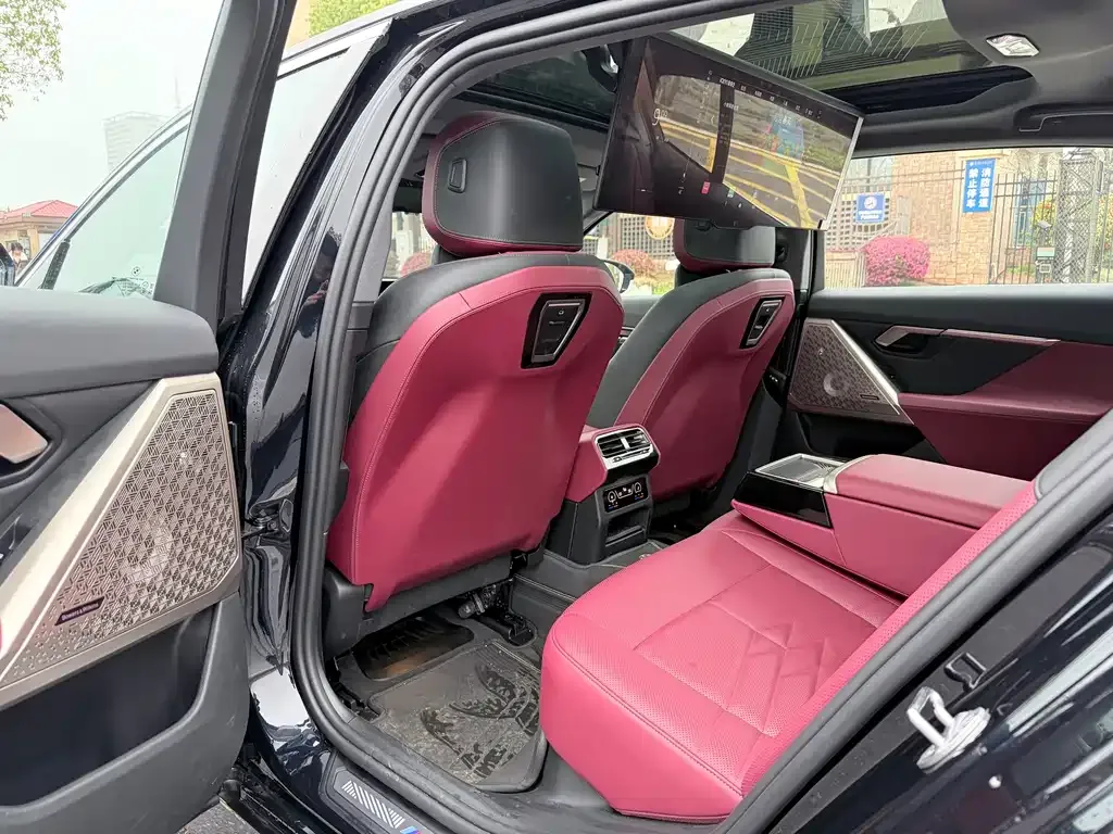 BMW 5 Series 2025 из CN, фото 9