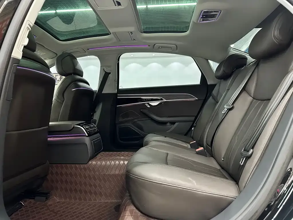 Audi A8 2023 из CN, фото 3