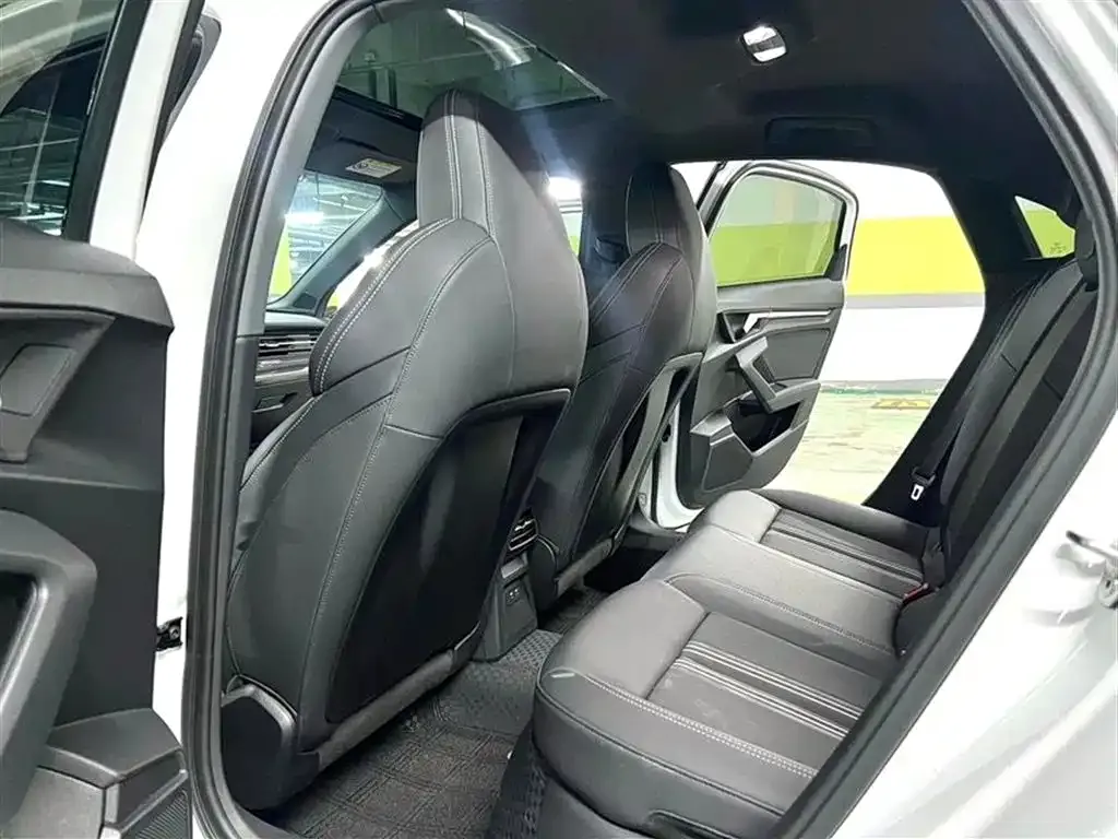 Audi A3 2023 из CN, фото 4