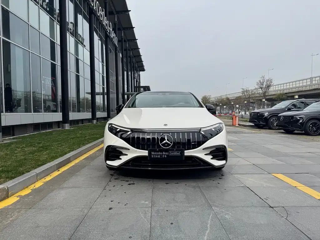 Mercedes-Benz EQS AMG — фото 5