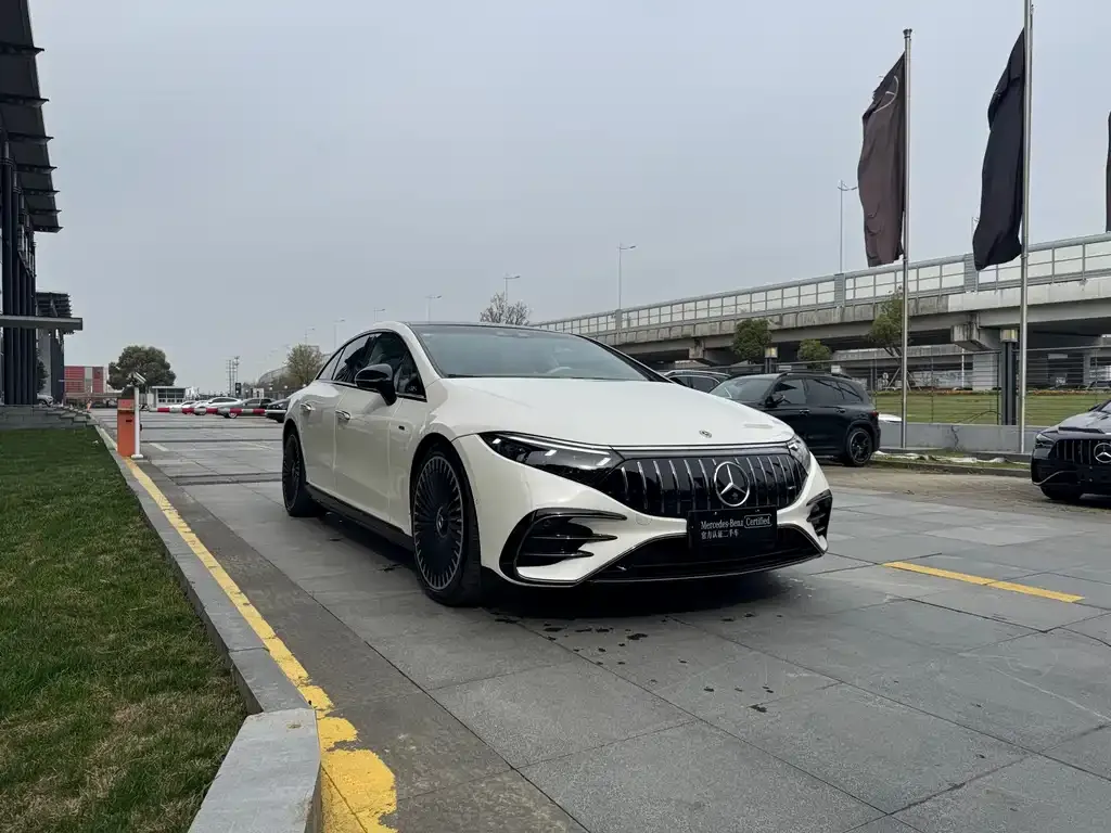 Mercedes-Benz EQS AMG — фото 3