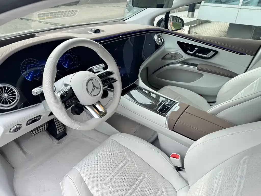 Mercedes-Benz EQS AMG — фото 8