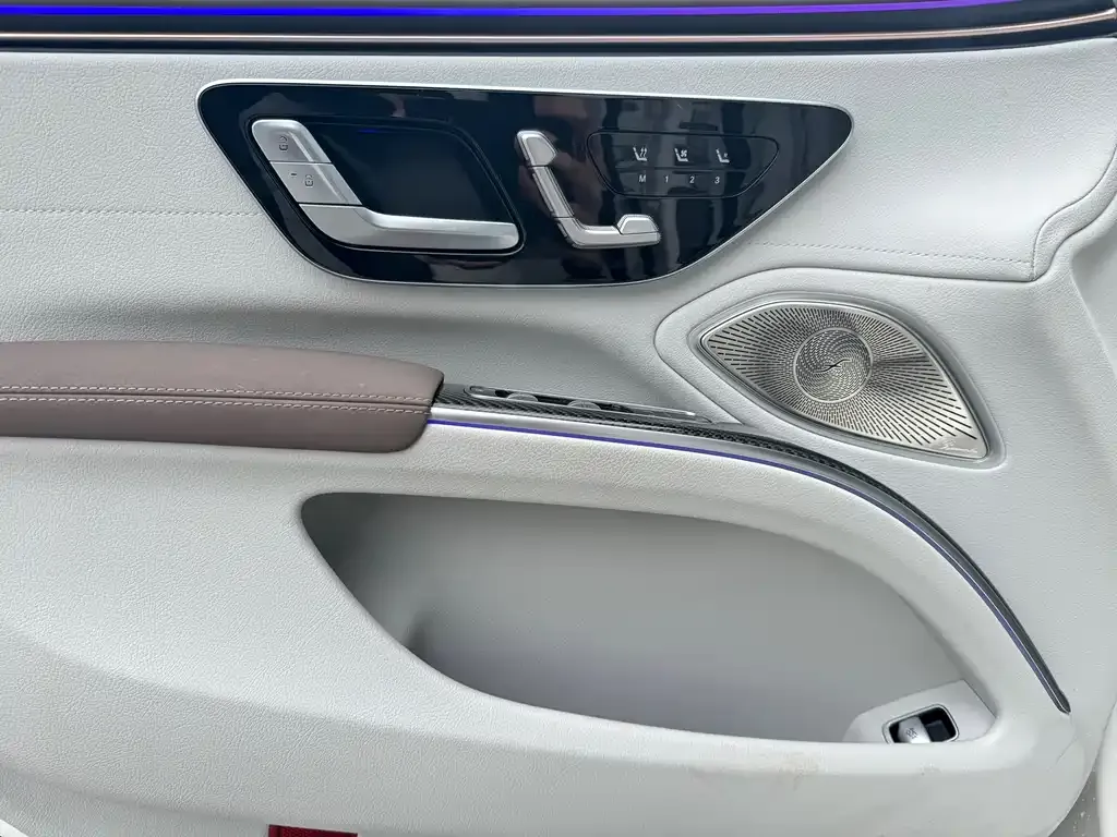Mercedes-Benz EQS AMG — фото 9