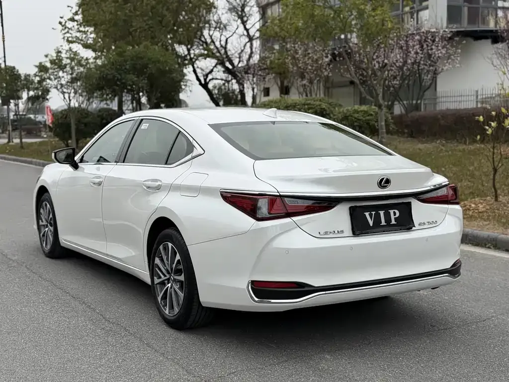 Lexus ES — фото 4