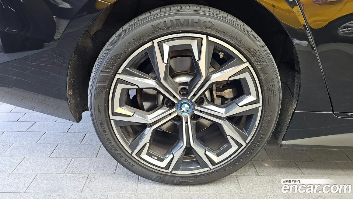 BMW i4 — фото 7