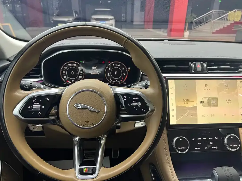 Jaguar F-PACE — фото 10
