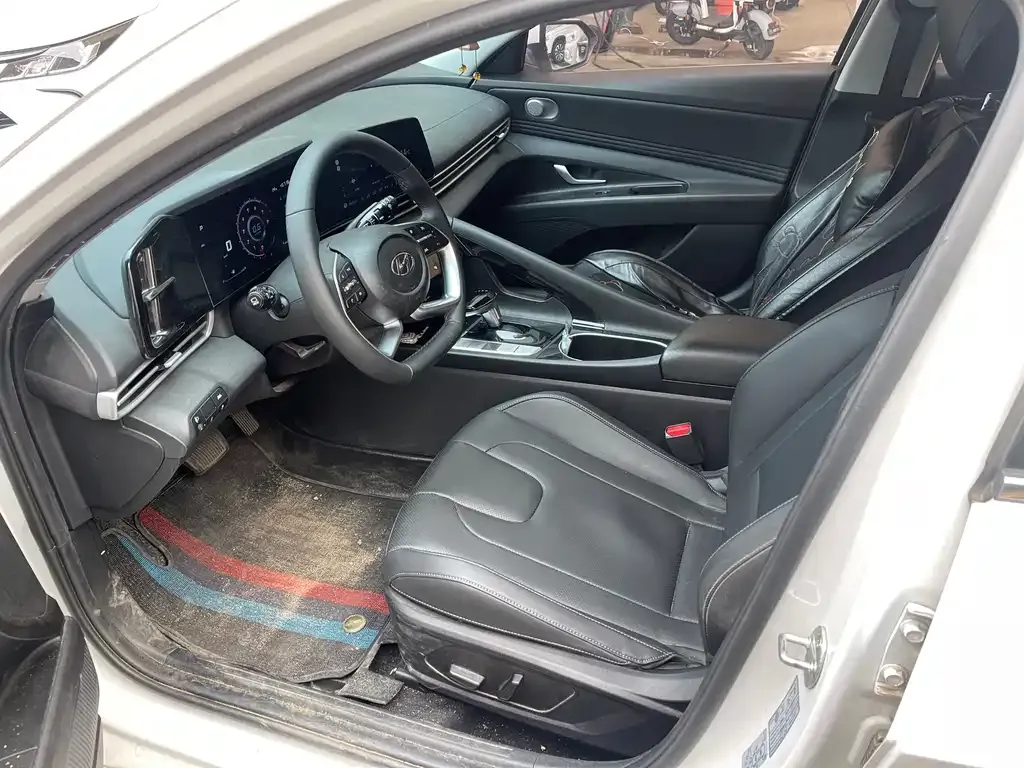 Hyundai Elantra 2023 из CN, фото 8