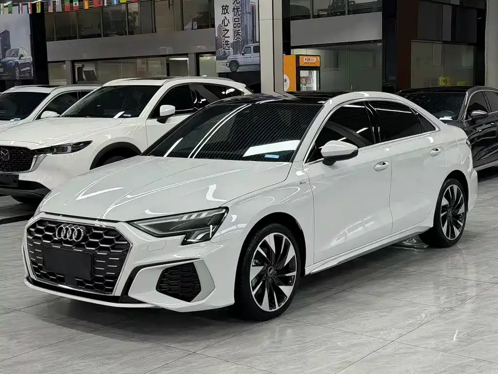 Audi A3 — фото 1