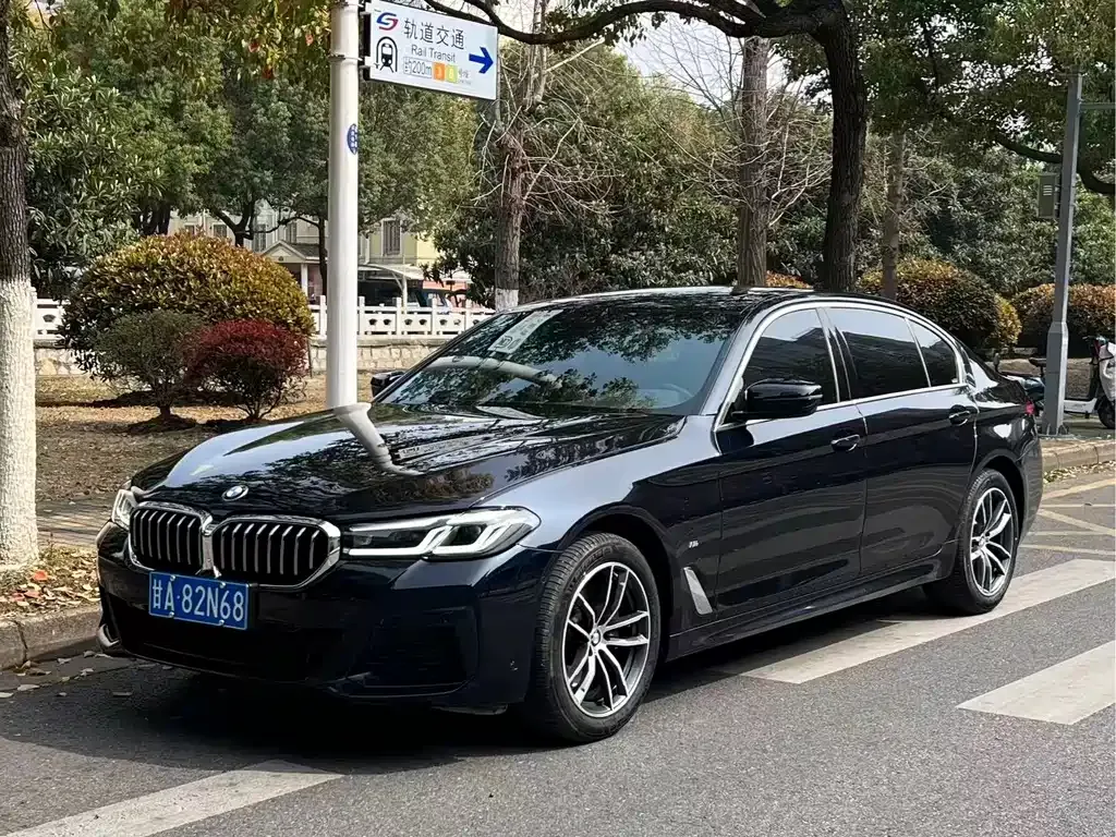 BMW 5 Series — фото 1