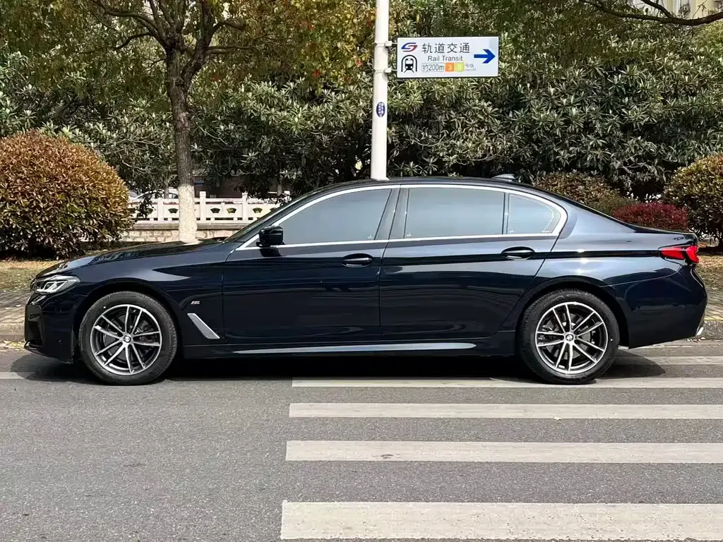BMW 5 Series — фото 9
