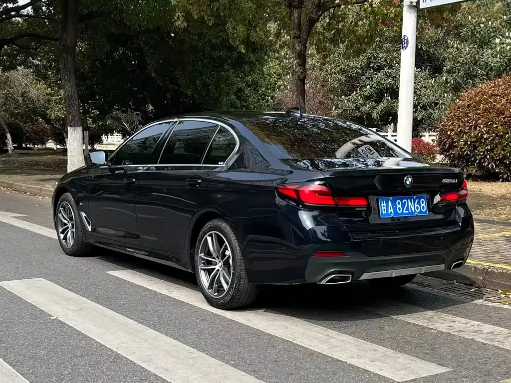 BMW 5 Series — фото 4