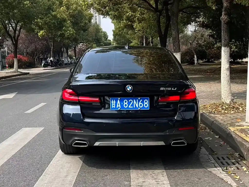 BMW 5 Series — фото 10