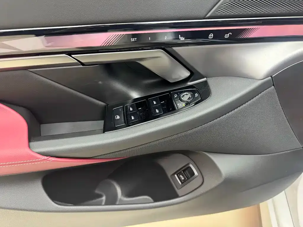 BMW 5 Series 2026 из CN, фото 10