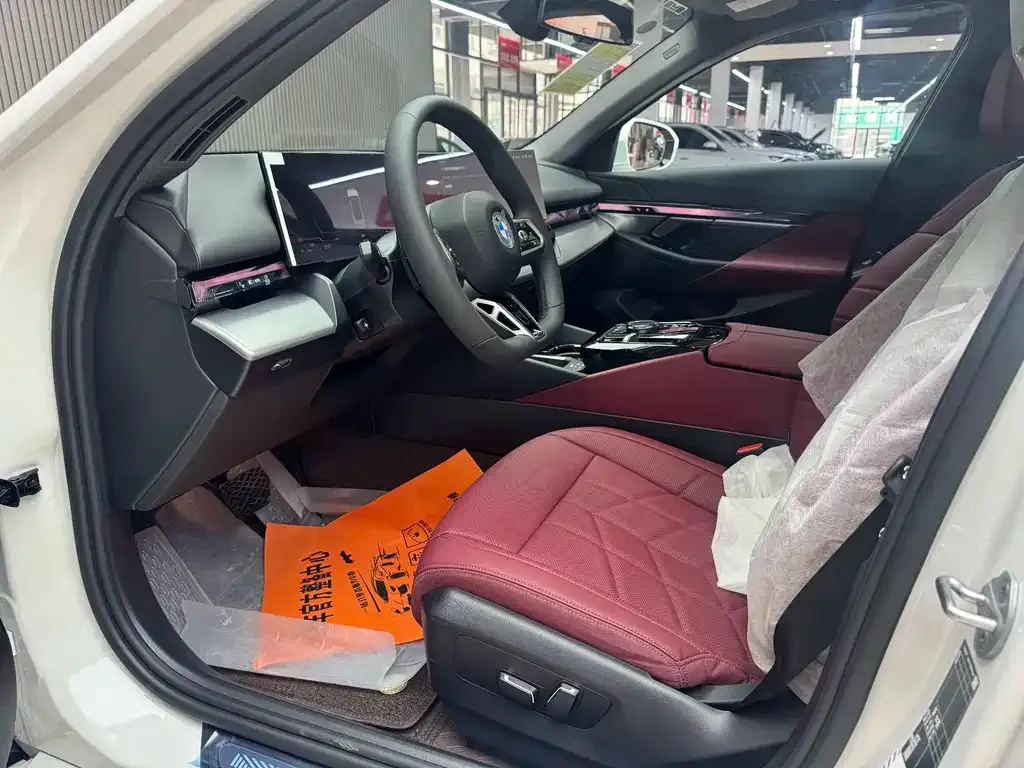 BMW 5 Series 2026 из CN, фото 9