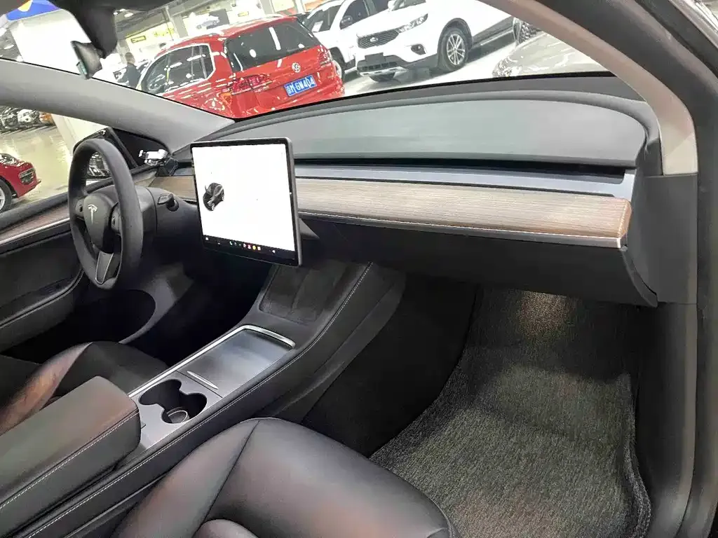 Tesla Model Y — фото 7