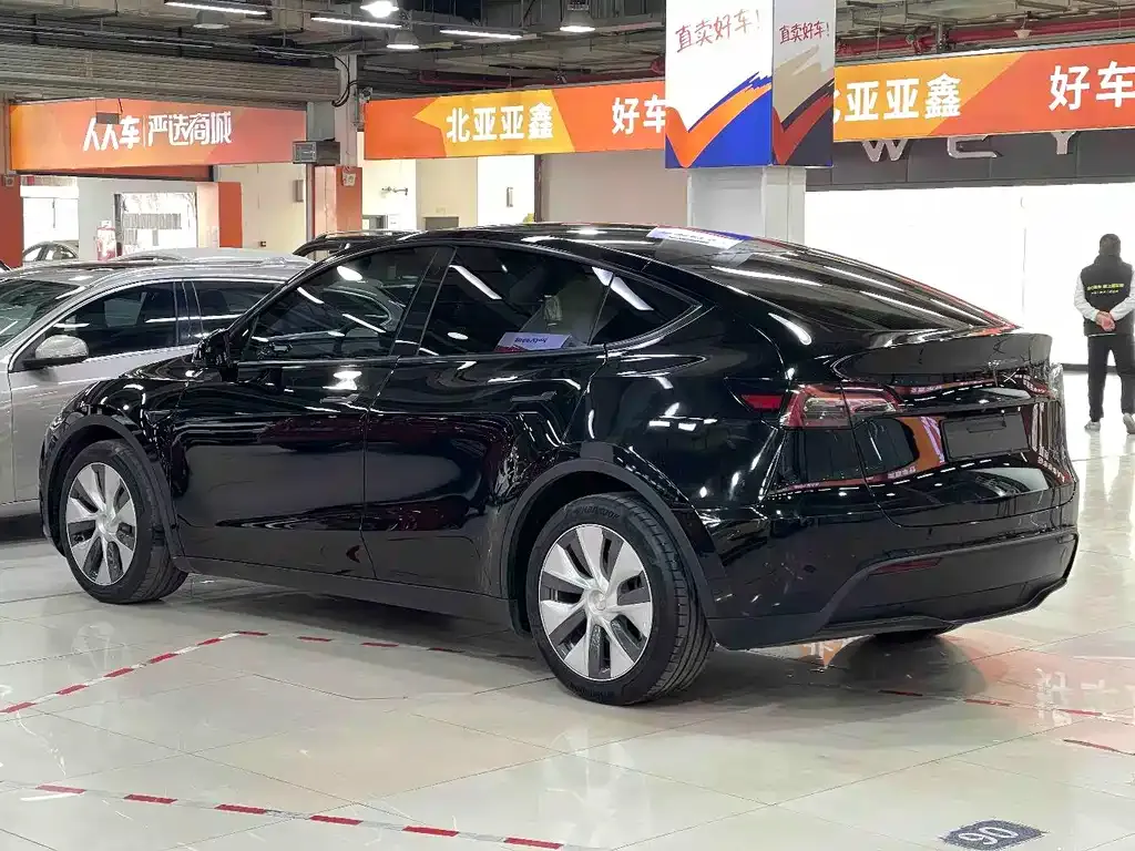 Tesla Model Y — фото 5