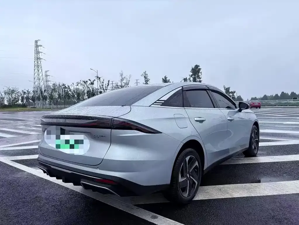 Geely Galaxy L6 — фото 4