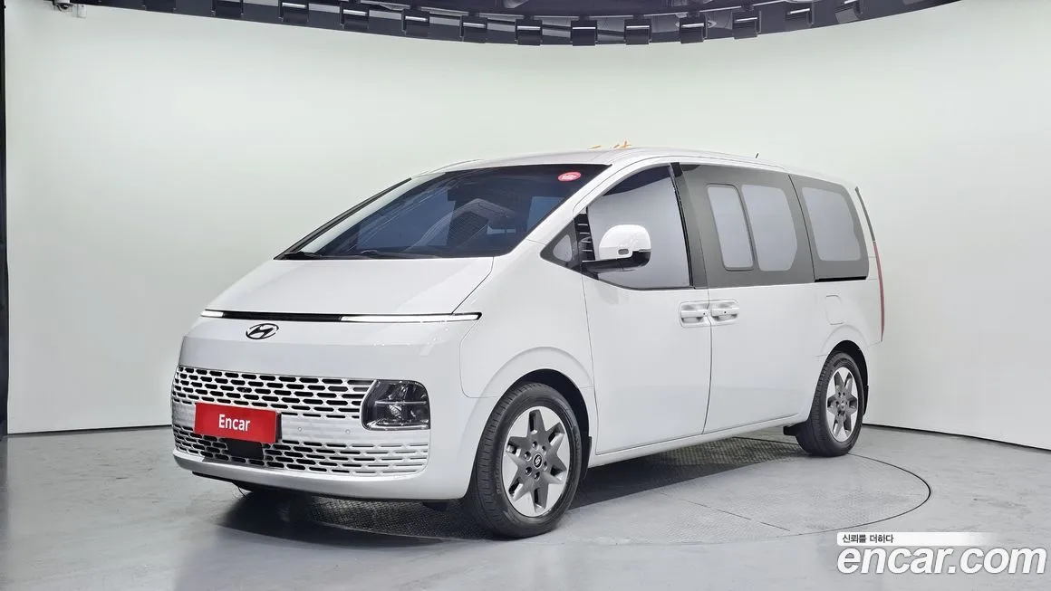 Hyundai Staria Tourer 11-Seater
