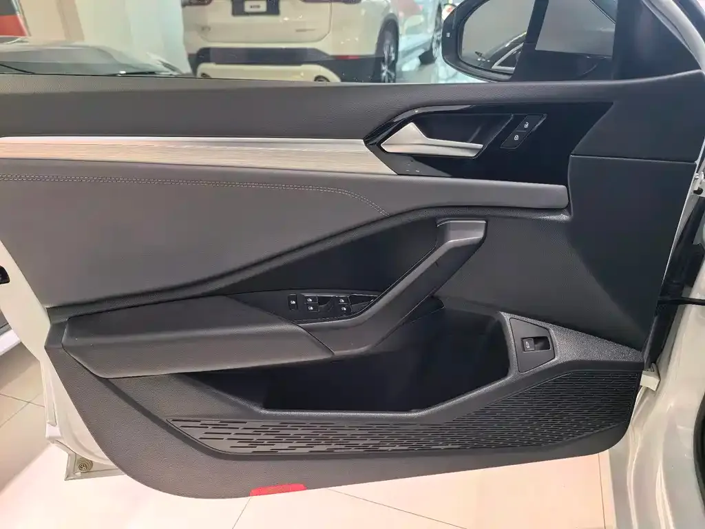 Volkswagen Sagitar 2022 из CN, фото 3