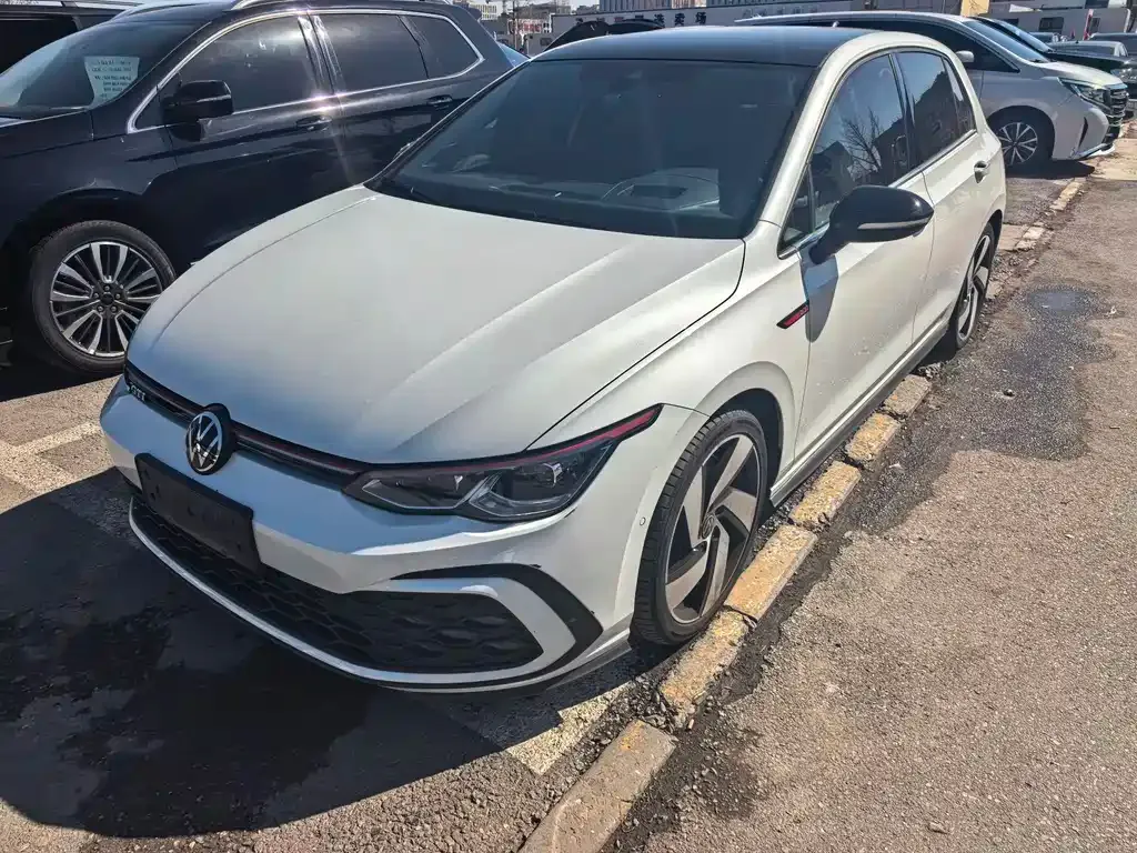 Volkswagen Golf GTI 2023 из CN, фото 1