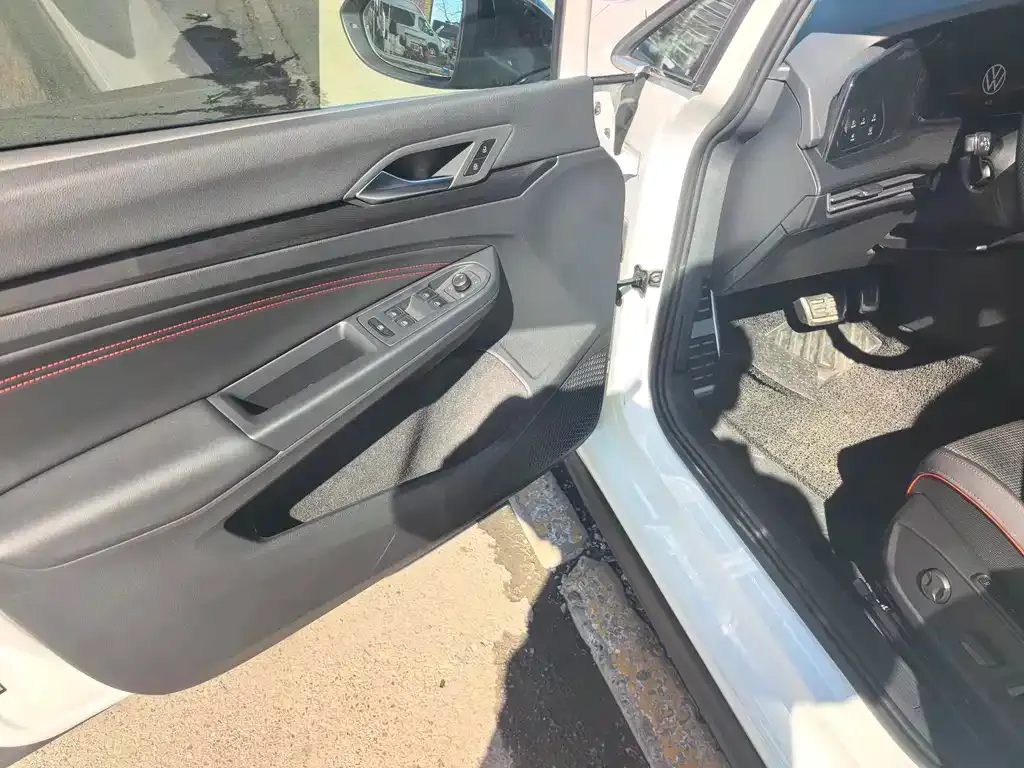 Volkswagen Golf GTI 2023 из CN, фото 8