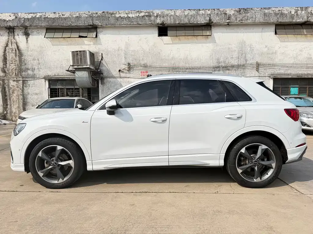 Audi Q3 2023 из CN, фото 9