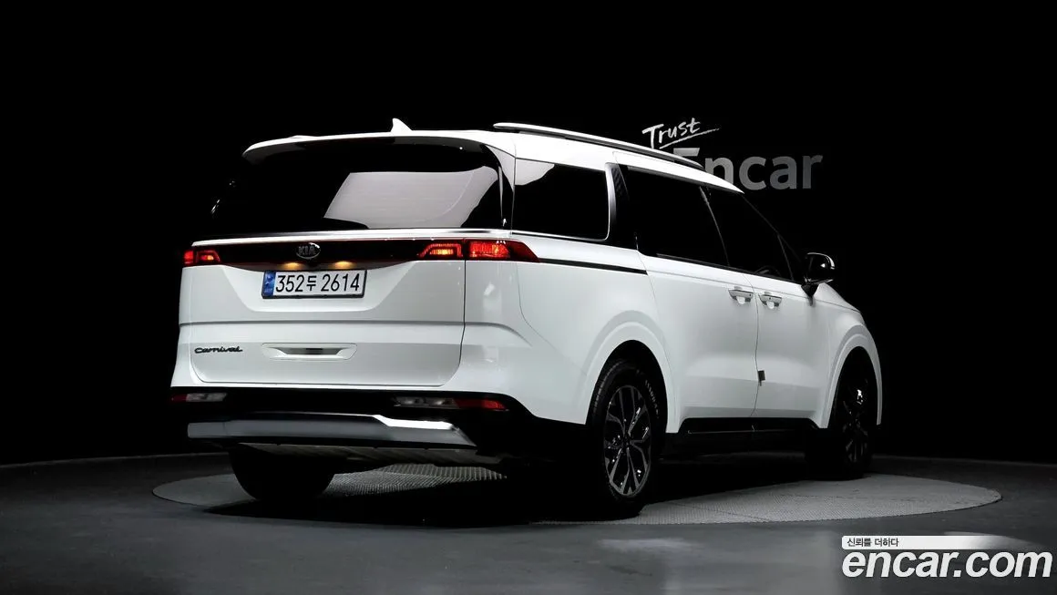 Kia Carnival — фото 4