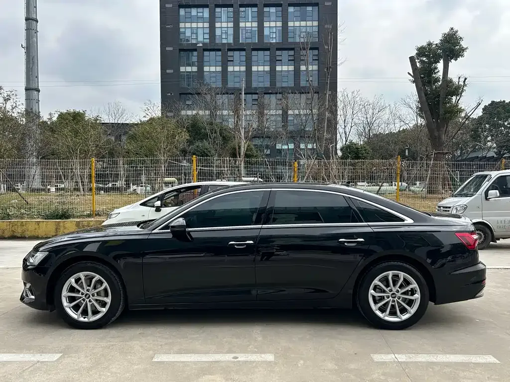 Audi A6L 2024 из CN, фото 8