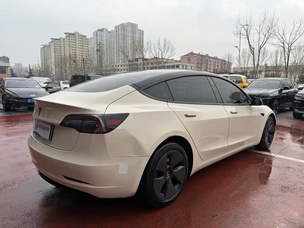 Tesla Model 3 — фото 5