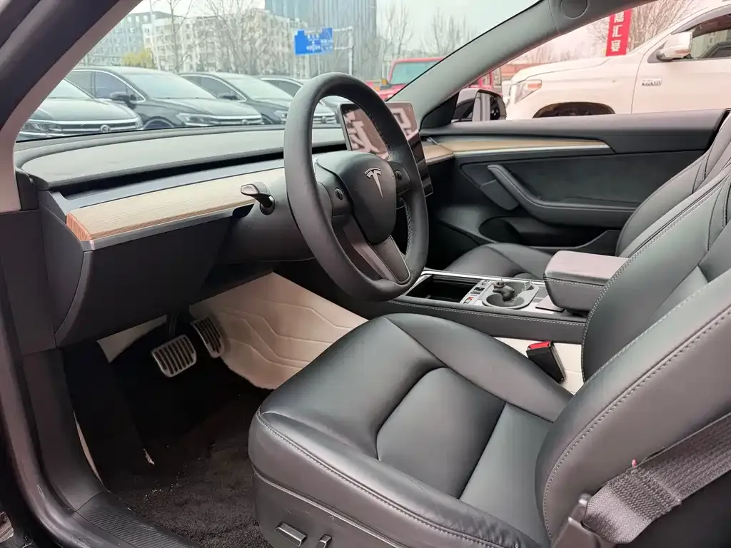 Tesla Model 3 — фото 10