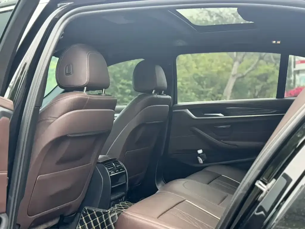 BMW 5 Series 2022 из CN, фото 4