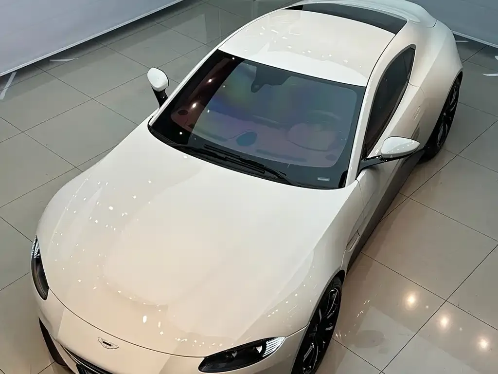 Aston Martin V8 Vantage 2022 из CN, фото 4