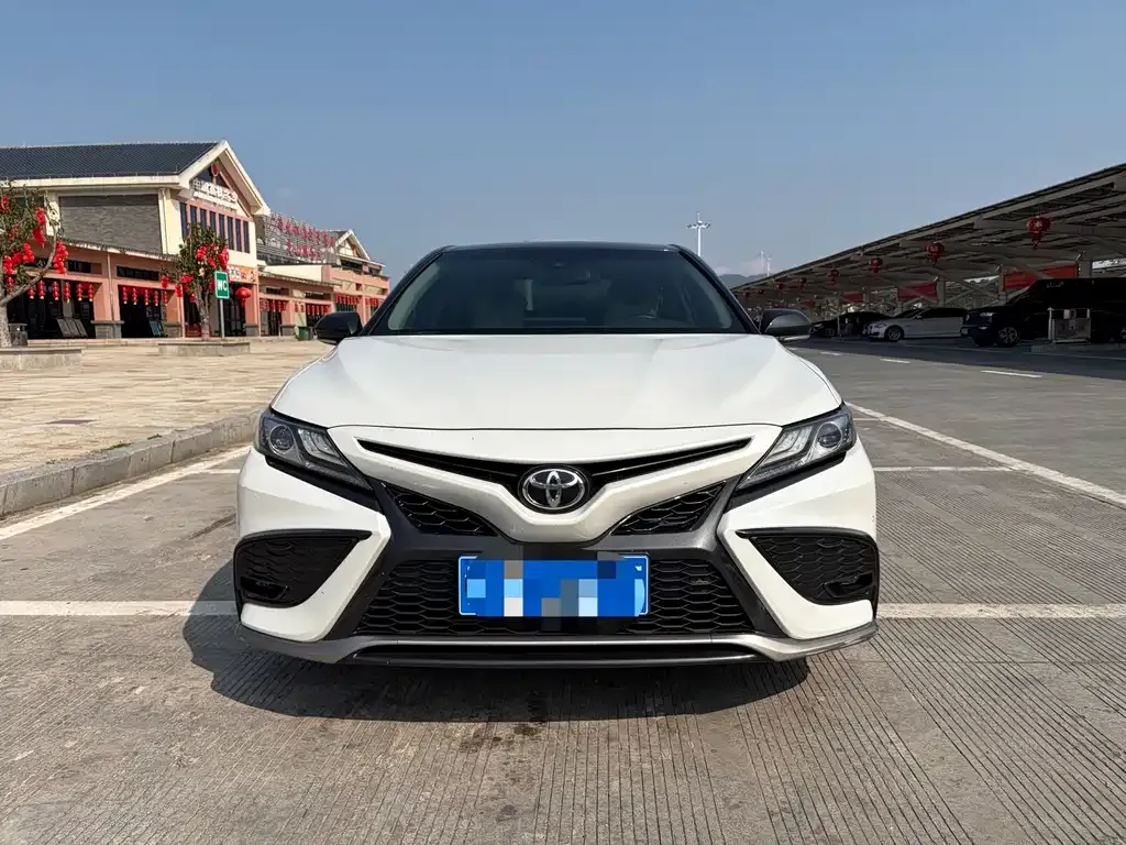 Toyota Camry 2022 из CN, фото 2