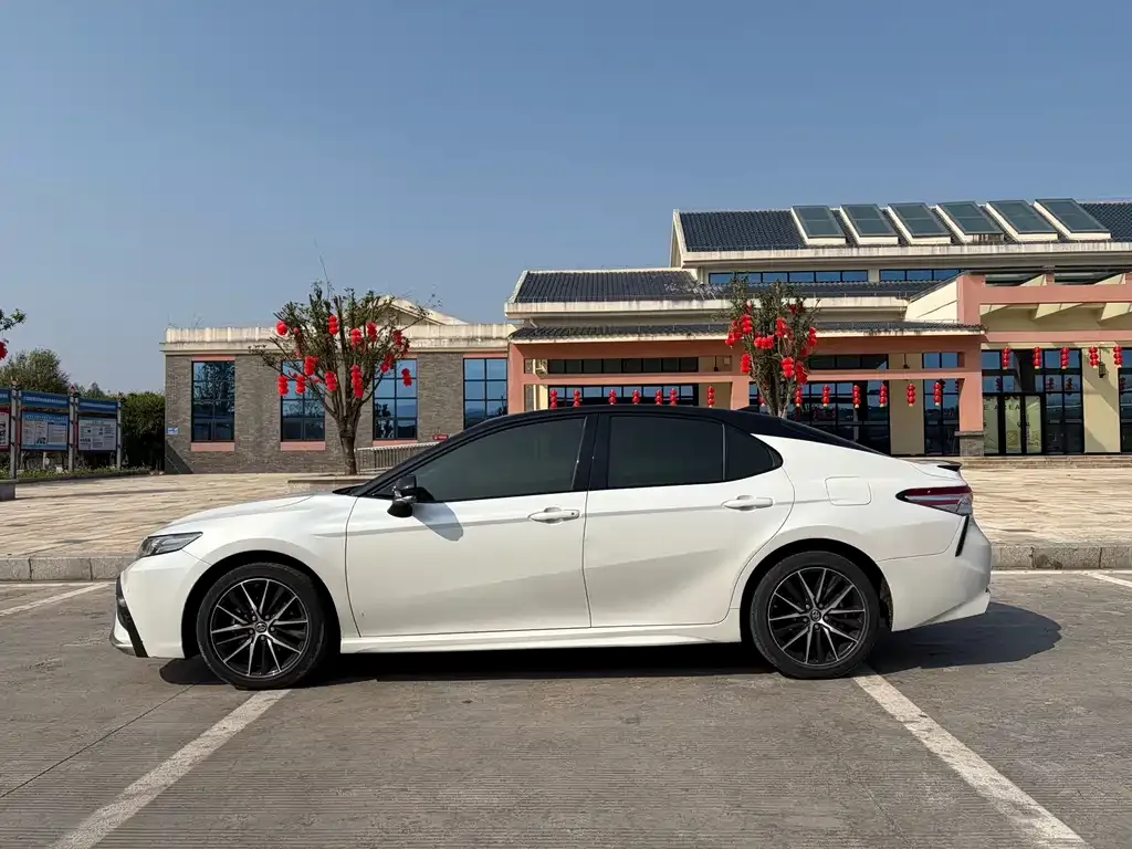 Toyota Camry 2022 из CN, фото 3